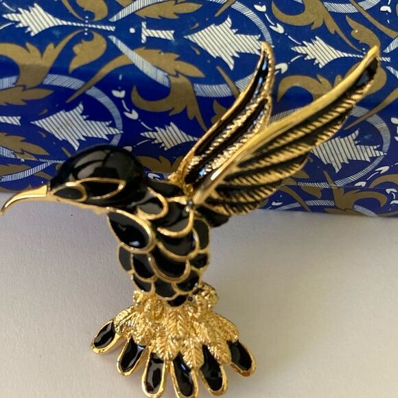 Vintage Black & Gold Enamel Hummingbird Pin Brooch - Picture 4 of 4